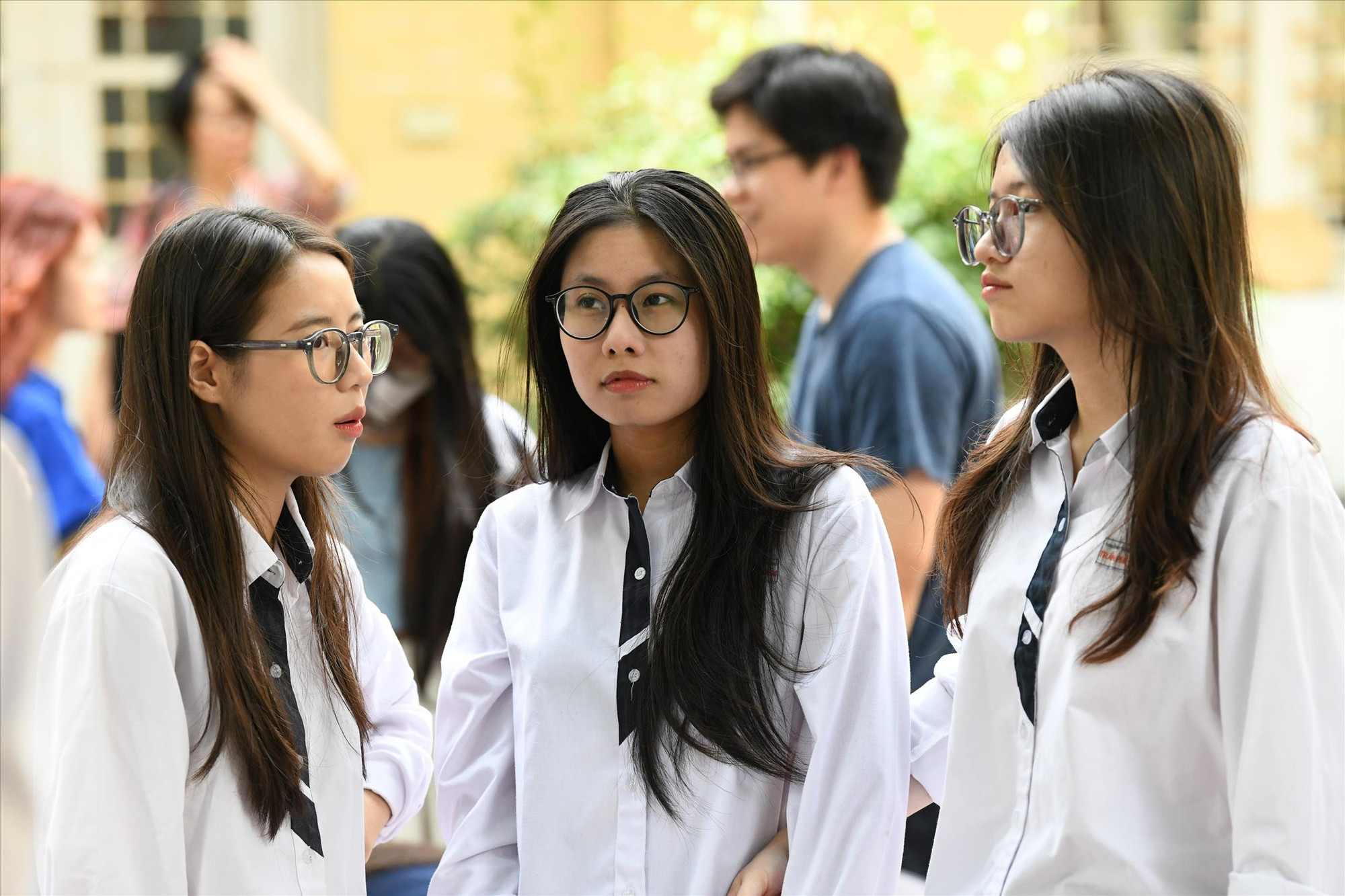 Học sinh vui vẻ
